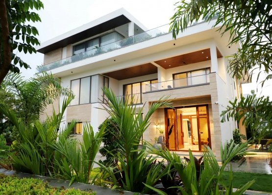 Give Your Home a Festive Makeover with Exterior Painting and Renovations